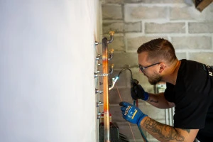Installation d'une pompe à chaleur air/eau pour plus d'économies.